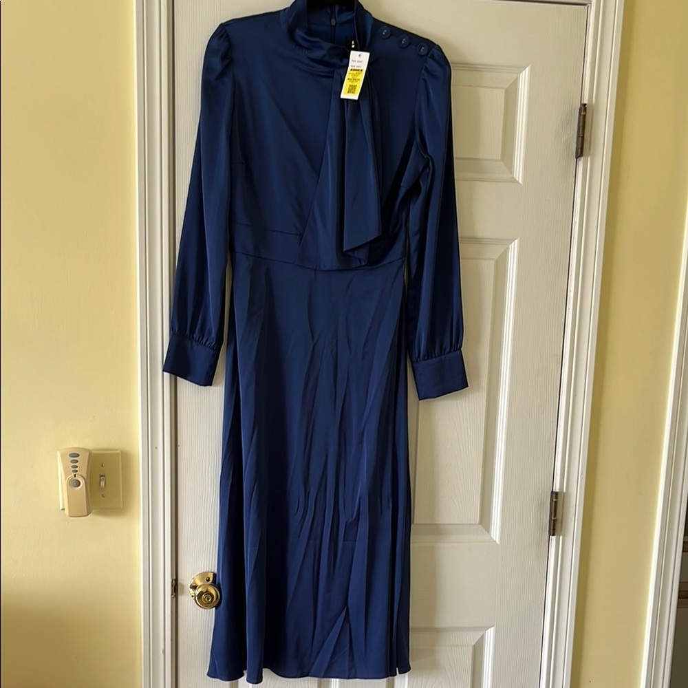 Elegant Navy Blue Long-Sleeve Dress